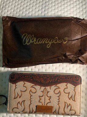 Wrangler Wristlet  Western Style Wallet for Women.